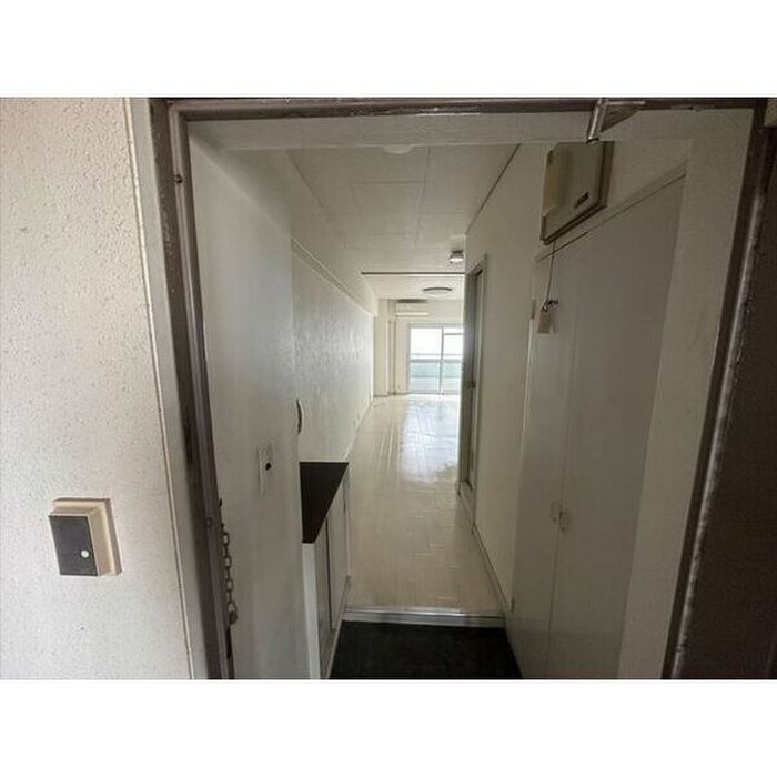 物件内観写真2　(玄関)