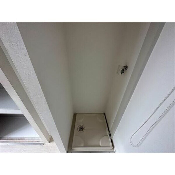 物件内観写真8　(洗濯機置場)