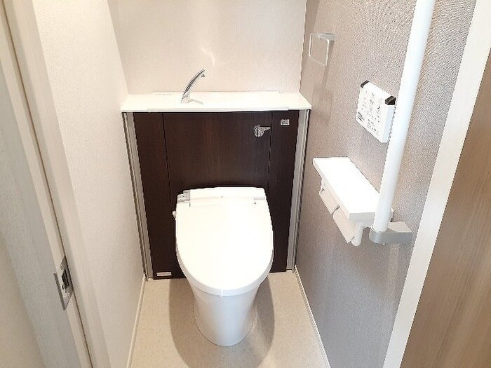 物件内観写真14　(トイレ)