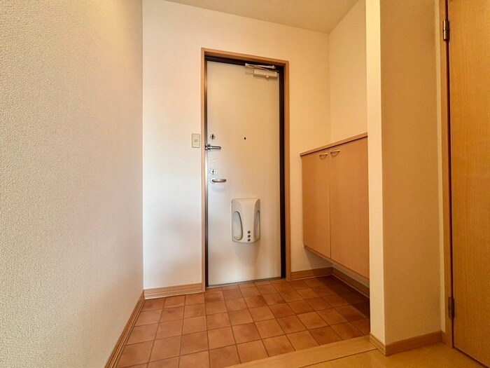 物件内観写真16　(玄関)