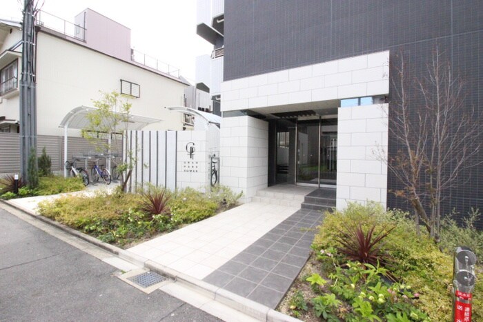 物件外観写真2　(エントランス部分)