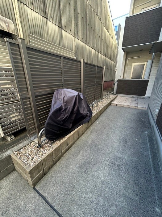 物件外観写真6　(エントランス部分)