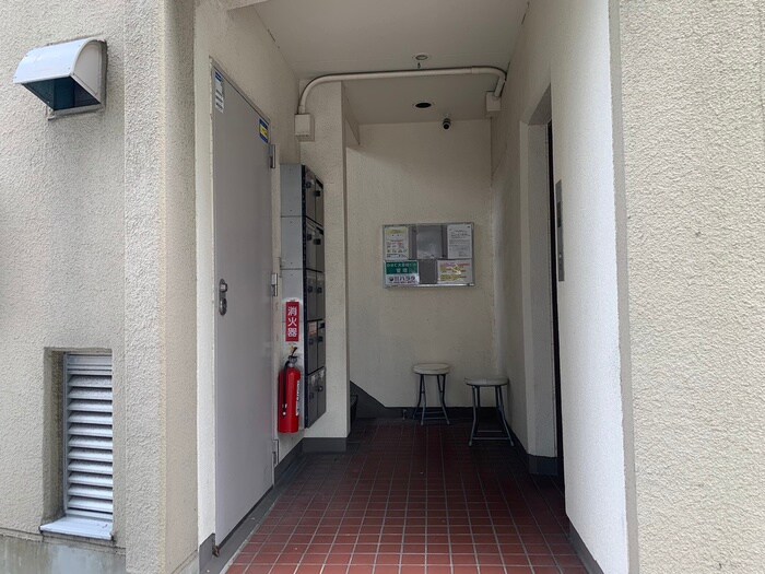 物件外観写真3　(エントランス部分)