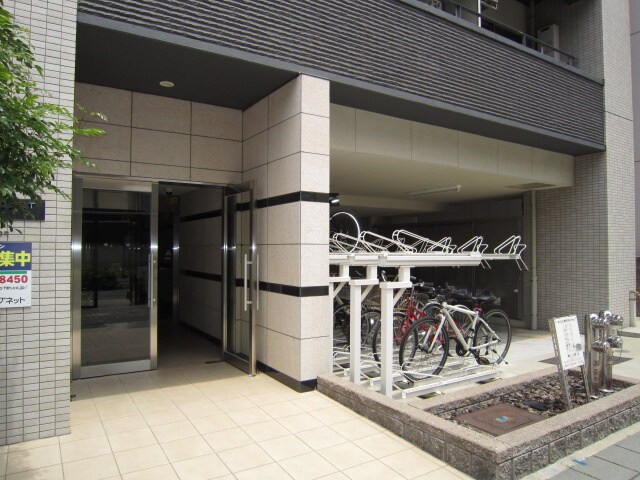 物件外観写真4　(エントランス部分)