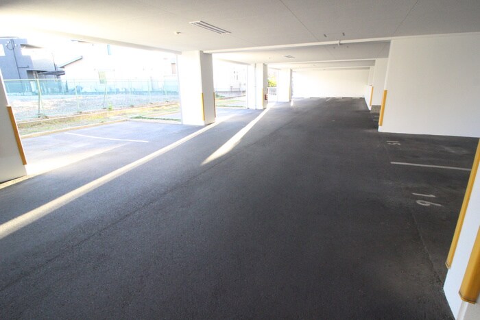 物件外観写真4　(駐車場)