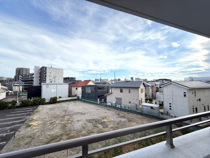 物件内観写真14　(室内からの展望)