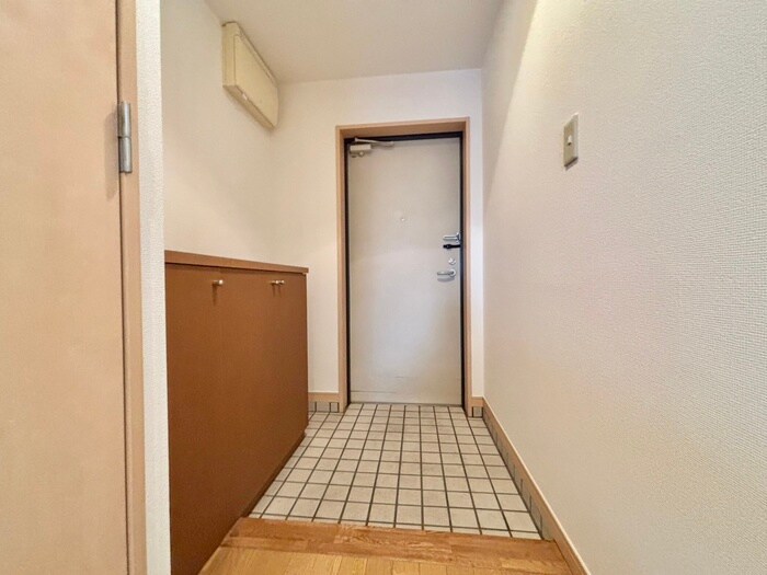 物件内観写真16　(玄関)