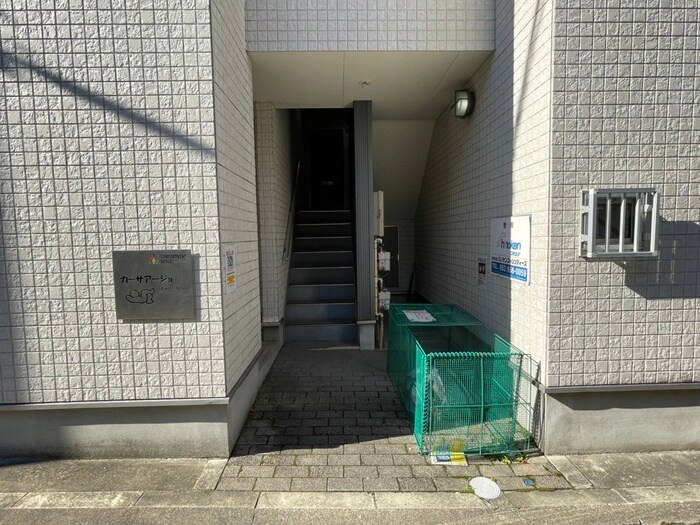 物件外観写真2　(エントランス部分)