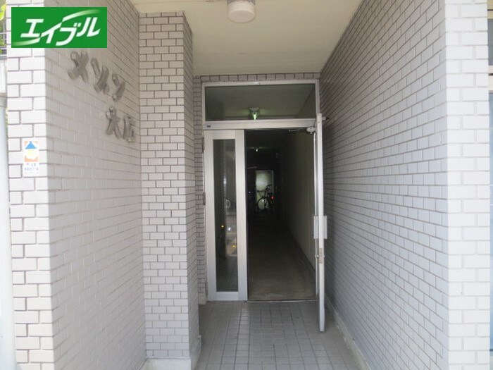 物件外観写真3　(エントランス部分)
