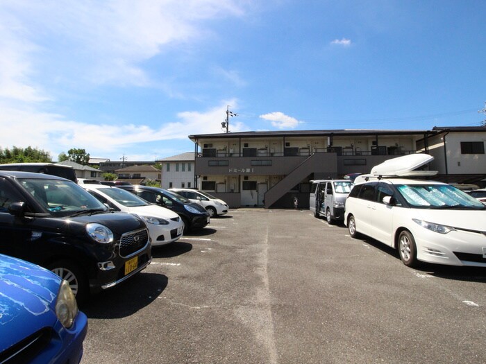 物件外観写真5　(駐車場)