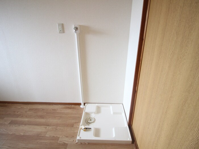 物件内観写真15　(洗濯機置場)