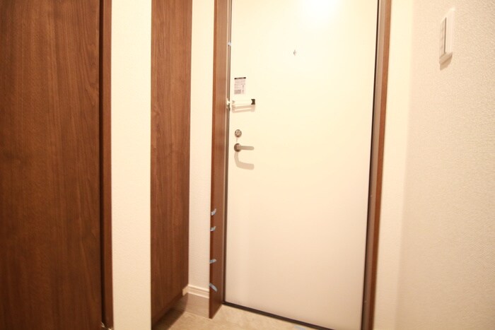 物件内観写真16　(玄関)