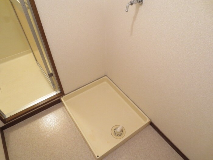 物件内観写真10　(洗濯機置場)