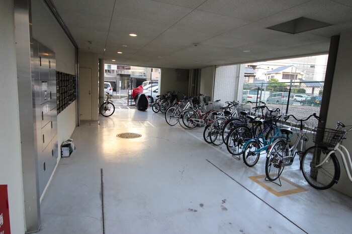 物件外観写真5　(駐輪場)