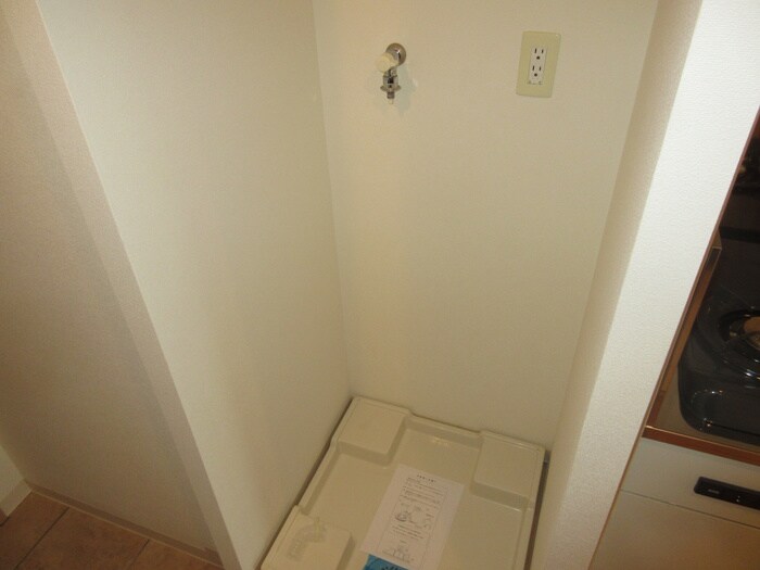 物件内観写真12　(洗濯機置場)