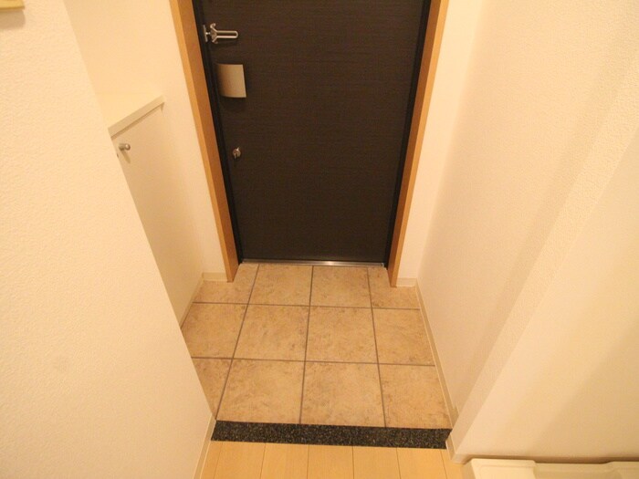 物件内観写真13　(玄関)