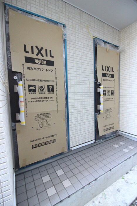 物件外観写真3　(エントランス部分)