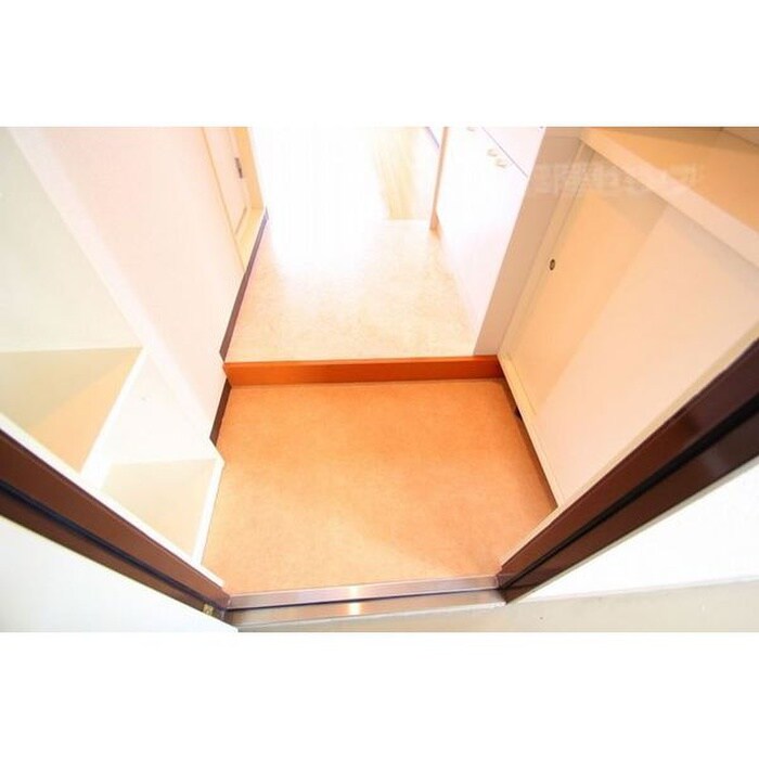 物件内観写真13　(玄関)