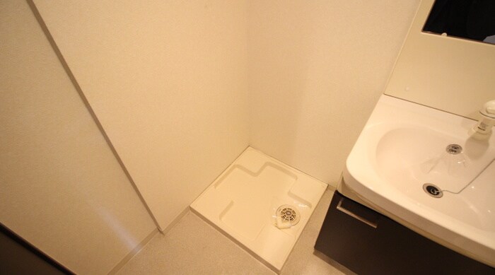 物件内観写真12　(洗濯機置場)