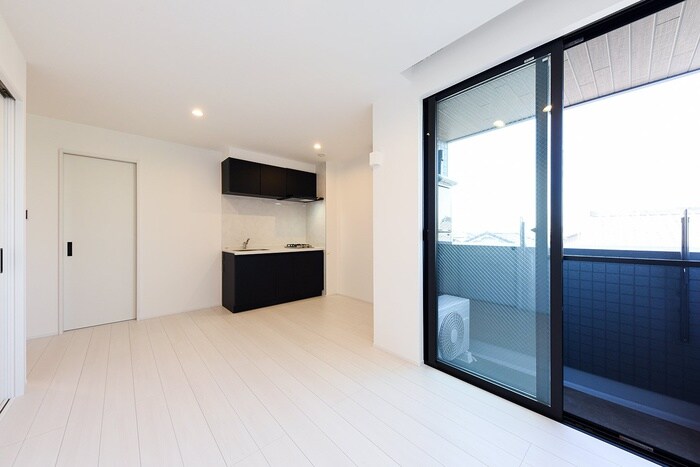 物件内観写真2　(室内からの展望)