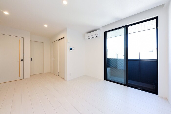 物件内観写真2　(室内からの展望)