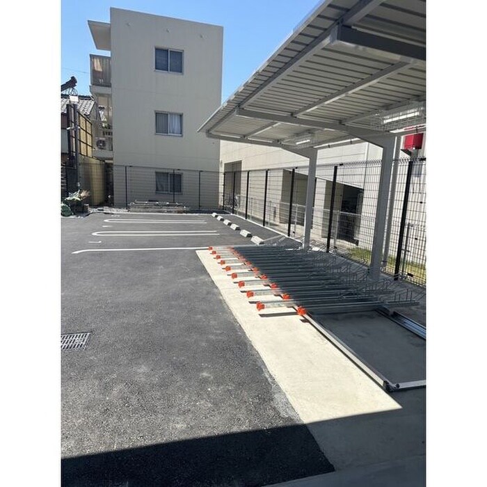 物件外観写真3　(駐車場)