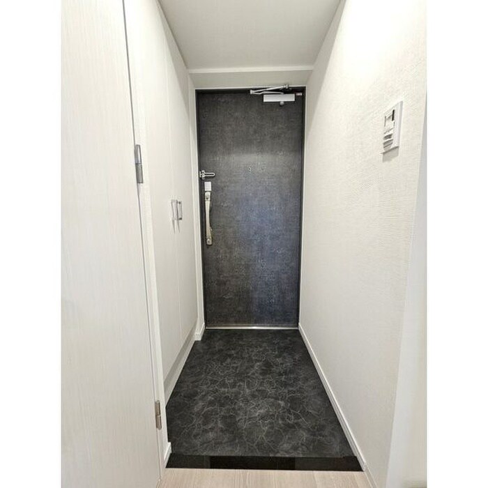 物件内観写真13　(玄関)