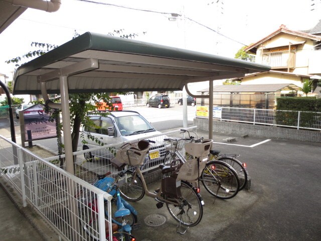 物件外観写真3　(駐輪場)