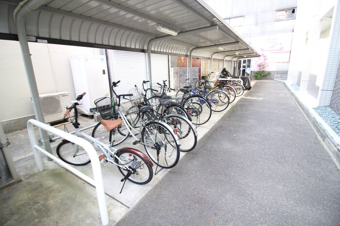 物件外観写真4　(駐輪場)