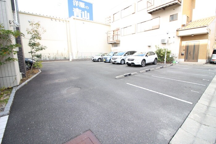 物件外観写真5　(駐車場)