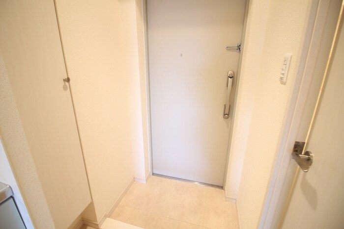 物件内観写真16　(玄関)