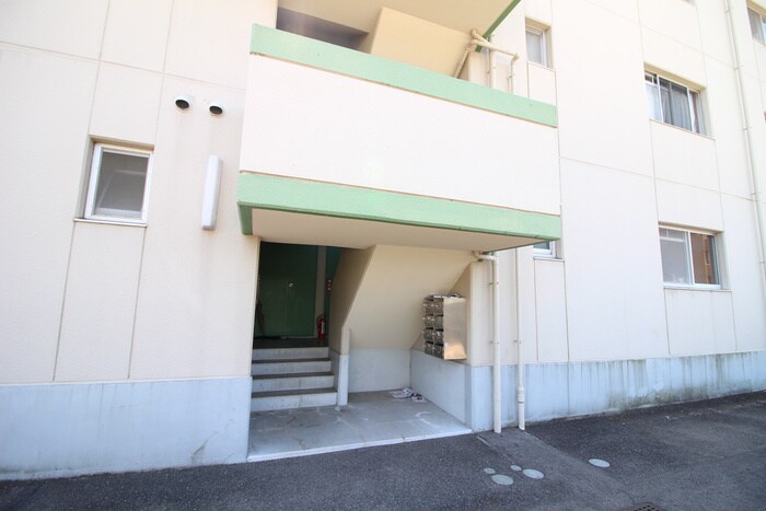 物件外観写真5　(エントランス部分)