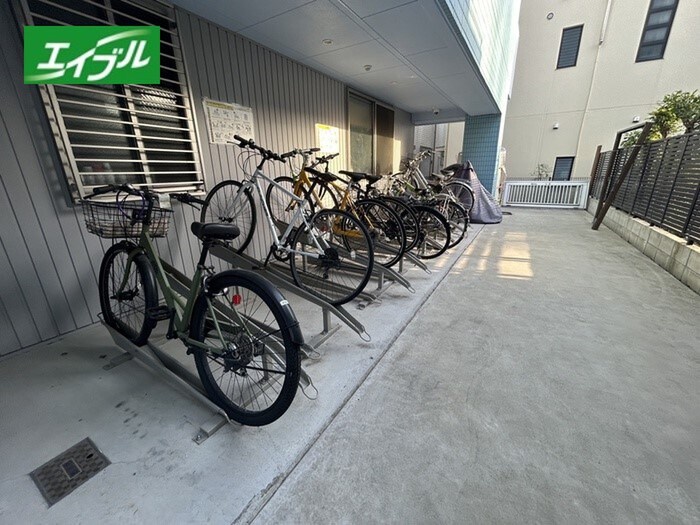 物件外観写真3　(駐輪場)