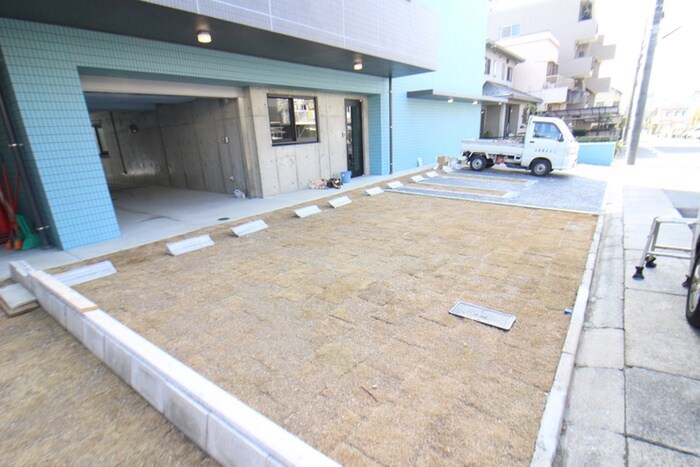 物件外観写真4　(駐車場)