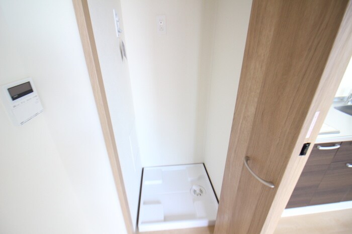 物件内観写真15　(洗濯機置場)