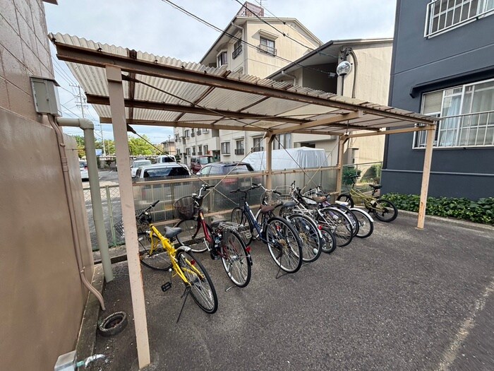 物件外観写真3　(駐輪場)