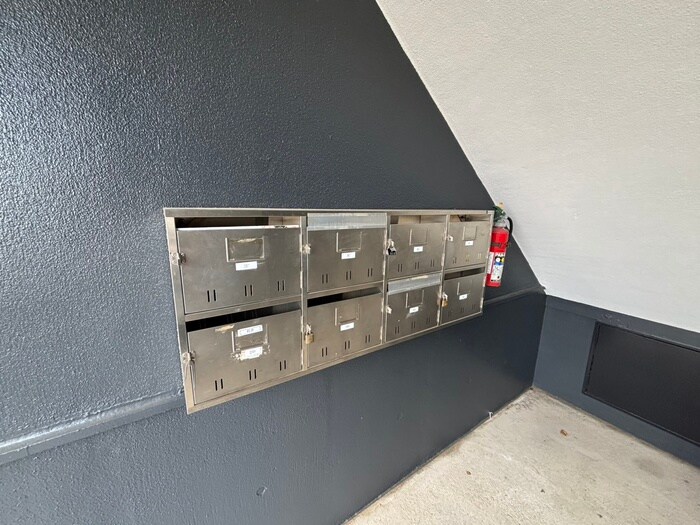 物件外観写真5　(エントランス部分)