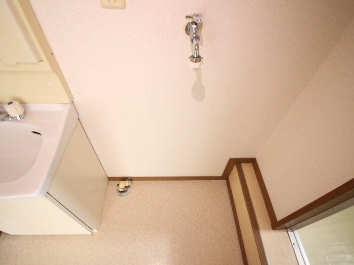 物件内観写真16　(洗濯機置場)