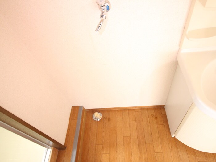 物件内観写真16　(洗濯機置場)