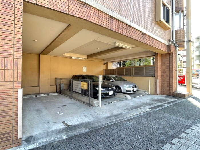 物件外観写真4　(駐車場)