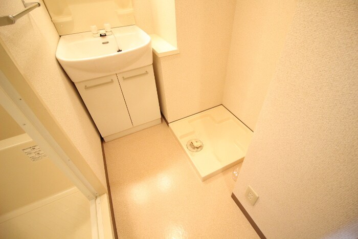 物件内観写真12　(洗濯機置場)