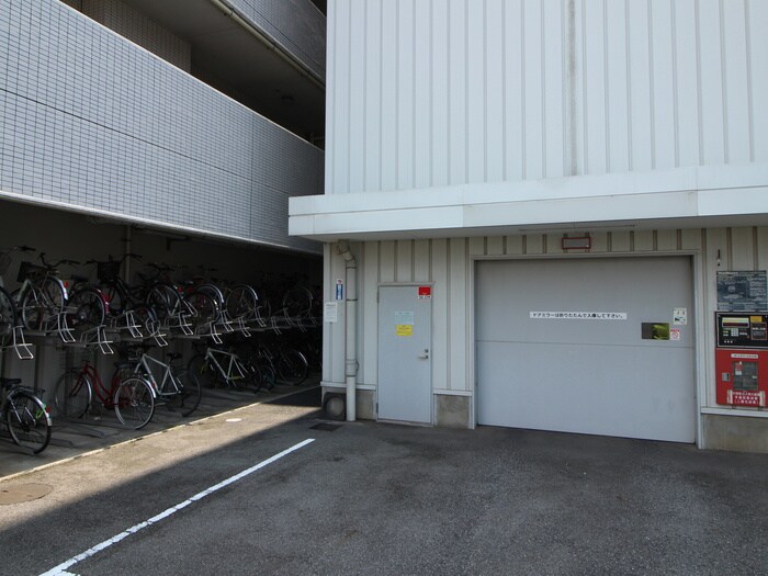 物件外観写真5　(駐車場)