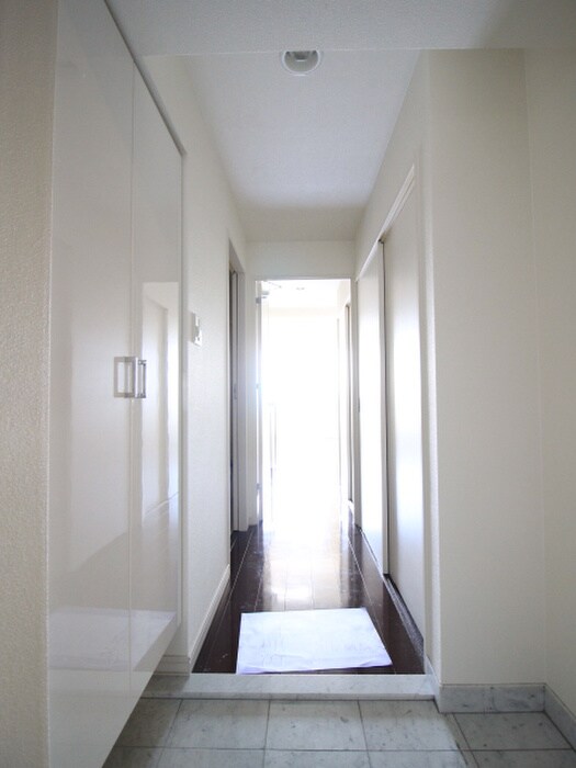 物件内観写真12　(玄関)