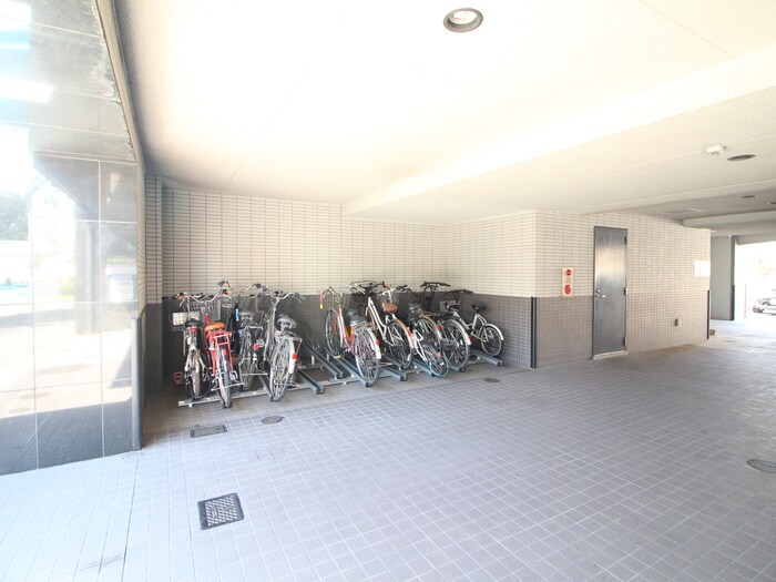 物件外観写真5　(駐輪場)