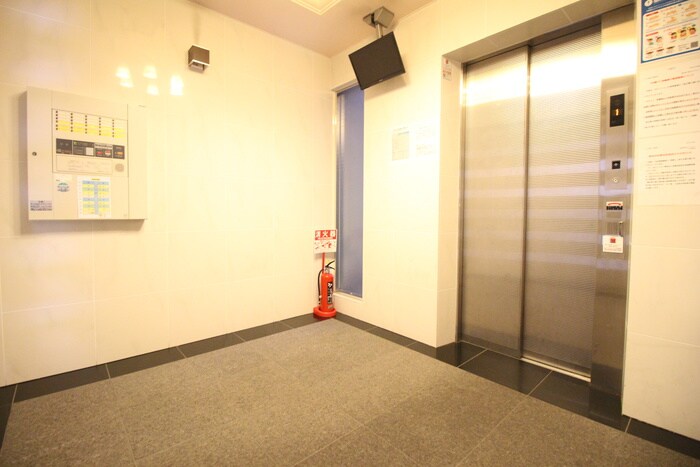 物件外観写真6　(エントランス部分)