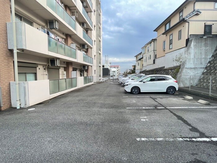 物件外観写真4　(駐車場)