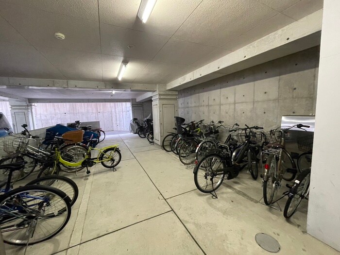 物件外観写真5　(駐輪場)