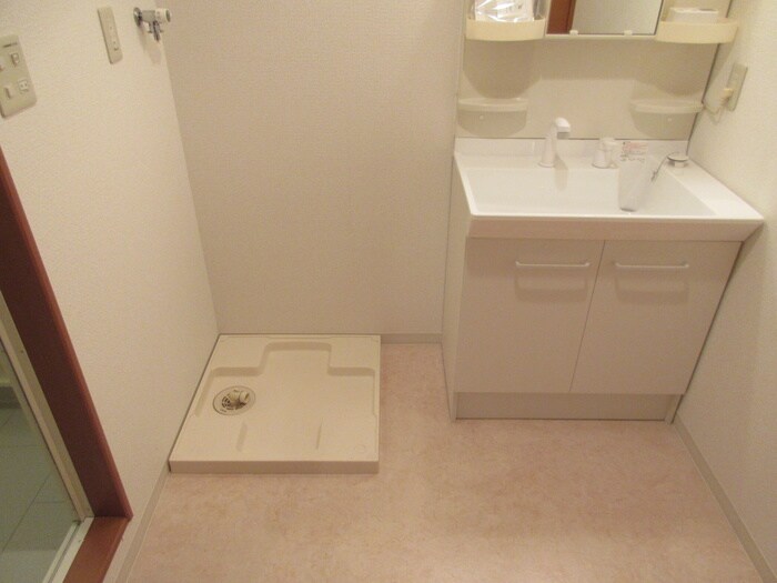 物件内観写真17　(洗濯機置場)