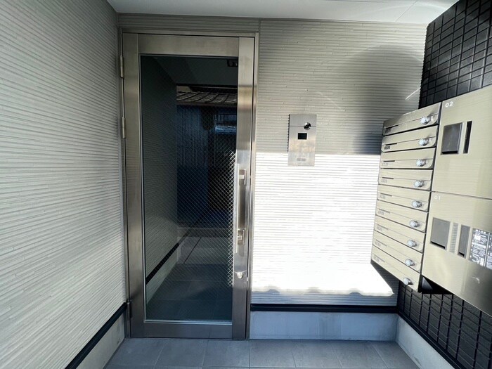 物件外観写真5　(エントランス部分)