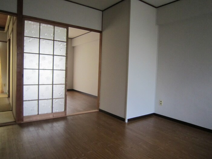 物件内観写真8　(居室)